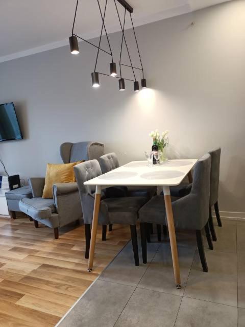 Family & Business Elegant Apartments Rynek Centrum Downtown - 2 Bedroom, Balcony, Parking Kielce Esterno foto