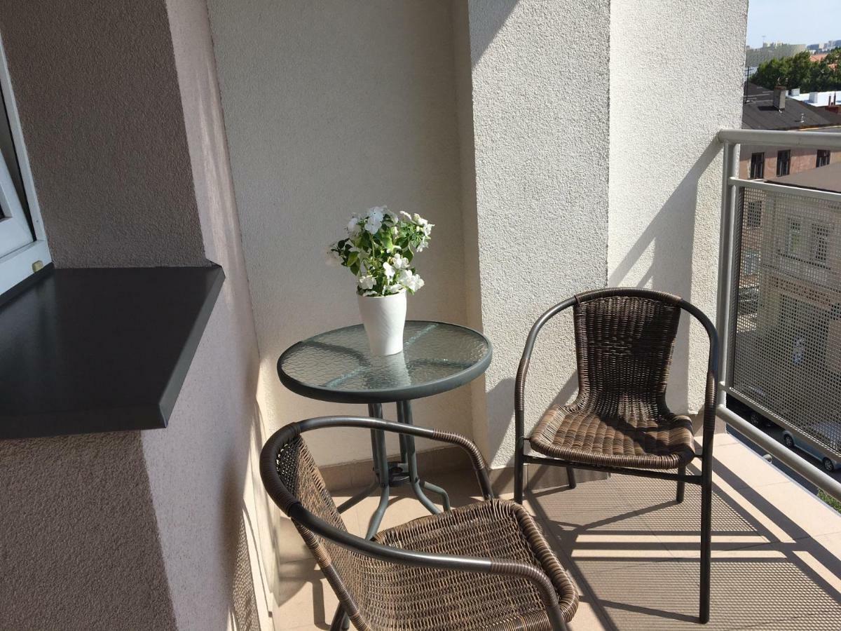 Family & Business Elegant Apartments Rynek Centrum Downtown - 2 Bedroom, Balcony, Parking Kielce Esterno foto