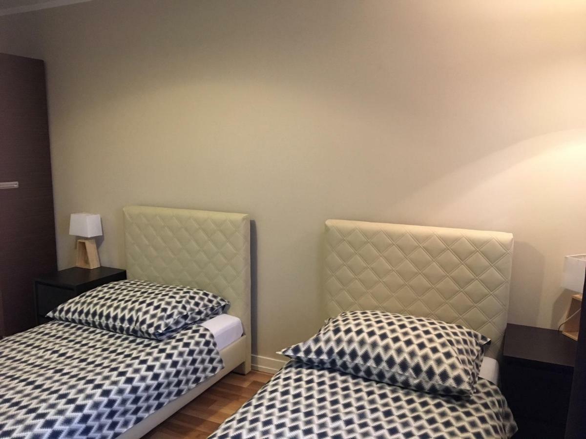 Family & Business Elegant Apartments Rynek Centrum Downtown - 2 Bedroom, Balcony, Parking Kielce Esterno foto